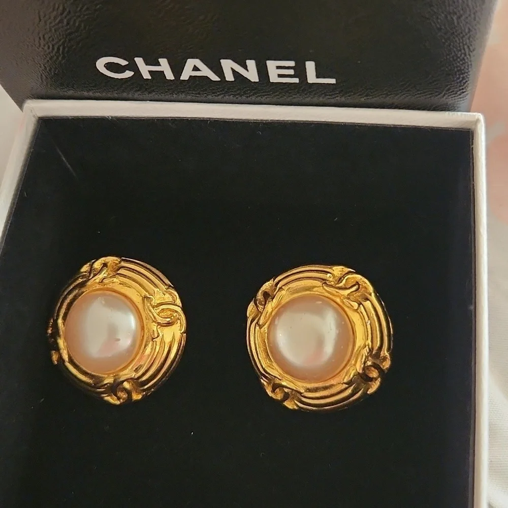 Chanel‎ CC Coco Mark 4-Tow Pearl Vintage Clip Earrings (24k Gold Plated)